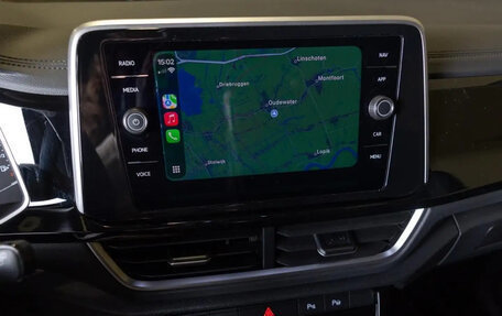 Volkswagen T-Roc I, 2022 год, 2 000 000 рублей, 23 фотография