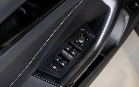 Volkswagen T-Roc I, 2022 год, 2 000 000 рублей, 29 фотография