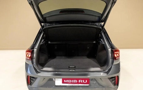 Volkswagen T-Roc I, 2022 год, 2 000 000 рублей, 27 фотография