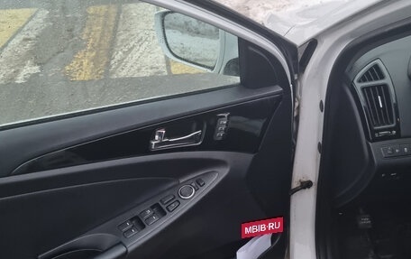 Hyundai Sonata VI, 2011 год, 950 000 рублей, 3 фотография