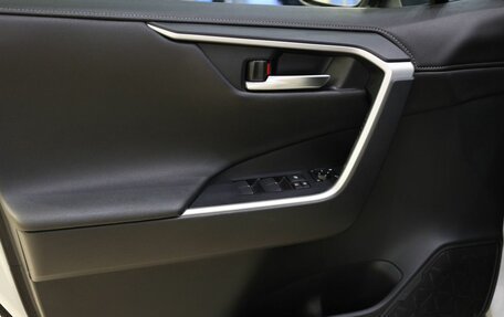 Toyota RAV4, 2019 год, 3 200 000 рублей, 14 фотография