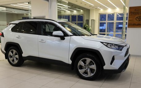 Toyota RAV4, 2019 год, 3 200 000 рублей, 5 фотография