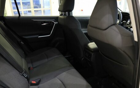 Toyota RAV4, 2019 год, 3 200 000 рублей, 17 фотография