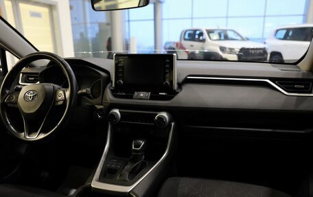 Toyota RAV4, 2019 год, 3 200 000 рублей, 19 фотография