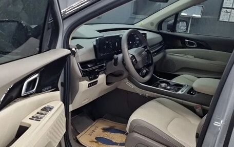 KIA Carnival, 2025 год, 6 100 000 рублей, 8 фотография