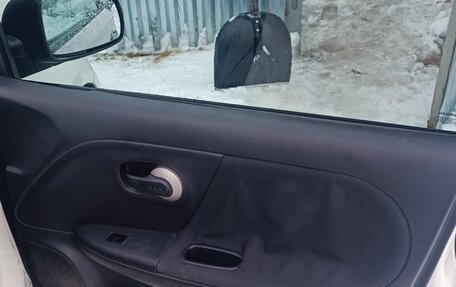 Nissan Note II рестайлинг, 2011 год, 700 000 рублей, 18 фотография