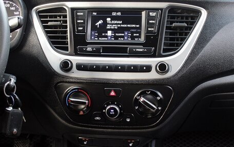 Hyundai Solaris II рестайлинг, 2018 год, 949 000 рублей, 8 фотография