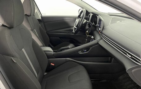 Hyundai Elantra, 2021 год, 1 850 000 рублей, 13 фотография