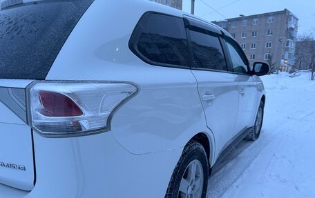 Mitsubishi Outlander III рестайлинг 3, 2014 год, 1 550 000 рублей, 5 фотография