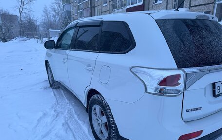 Mitsubishi Outlander III рестайлинг 3, 2014 год, 1 550 000 рублей, 8 фотография