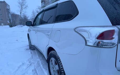 Mitsubishi Outlander III рестайлинг 3, 2014 год, 1 550 000 рублей, 7 фотография