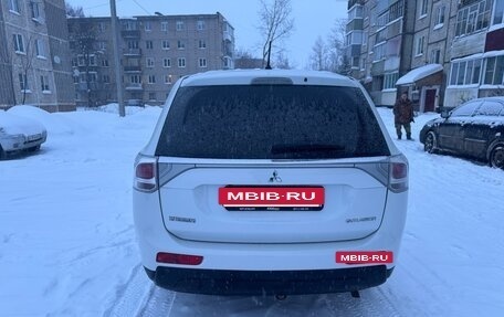 Mitsubishi Outlander III рестайлинг 3, 2014 год, 1 550 000 рублей, 6 фотография