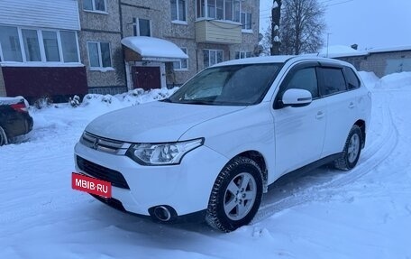 Mitsubishi Outlander III рестайлинг 3, 2014 год, 1 550 000 рублей, 11 фотография