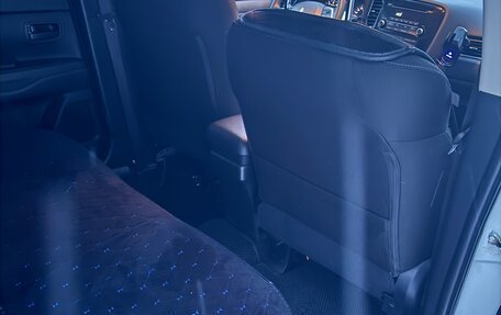 Mitsubishi Outlander III рестайлинг 3, 2014 год, 1 550 000 рублей, 18 фотография