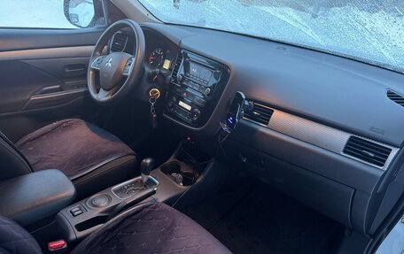 Mitsubishi Outlander III рестайлинг 3, 2014 год, 1 550 000 рублей, 19 фотография