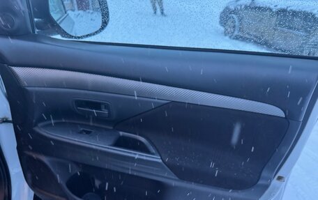 Mitsubishi Outlander III рестайлинг 3, 2014 год, 1 550 000 рублей, 39 фотография