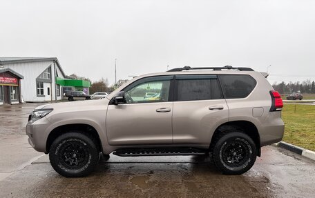 Toyota Land Cruiser Prado 150 рестайлинг 2, 2018 год, 5 300 000 рублей, 2 фотография