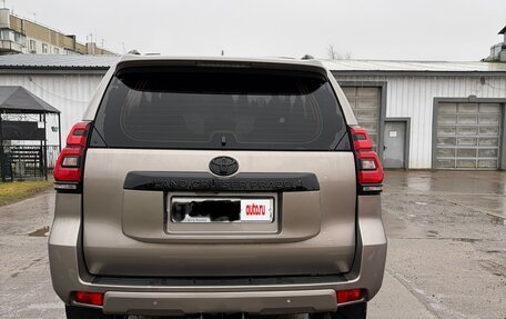 Toyota Land Cruiser Prado 150 рестайлинг 2, 2018 год, 5 300 000 рублей, 3 фотография