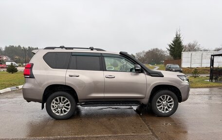 Toyota Land Cruiser Prado 150 рестайлинг 2, 2018 год, 5 300 000 рублей, 9 фотография