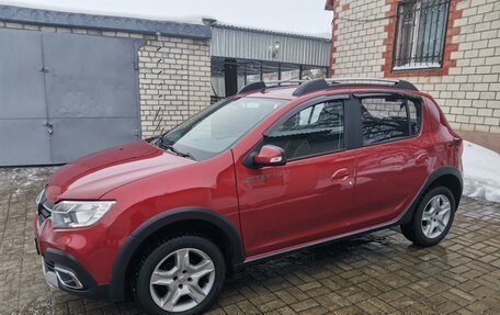 Renault Sandero II рестайлинг, 2021 год, 1 315 000 рублей, 2 фотография