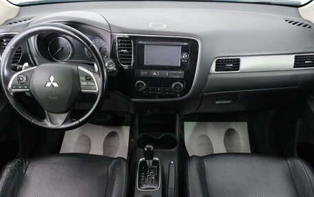 Mitsubishi Outlander III рестайлинг 3, 2012 год, 1 499 000 рублей, 16 фотография