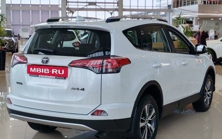 Toyota RAV4, 2018 год, 2 990 000 рублей, 5 фотография