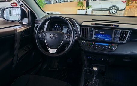 Toyota RAV4, 2018 год, 2 990 000 рублей, 15 фотография