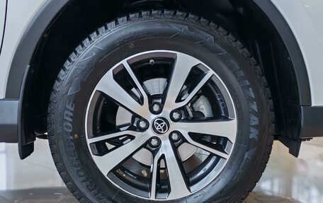 Toyota RAV4, 2018 год, 2 990 000 рублей, 10 фотография