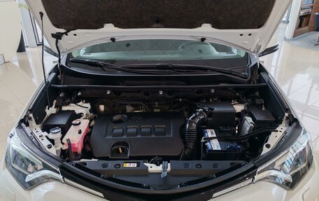 Toyota RAV4, 2018 год, 2 990 000 рублей, 11 фотография