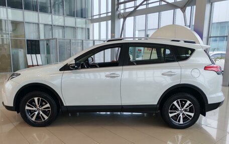 Toyota RAV4, 2018 год, 2 990 000 рублей, 8 фотография