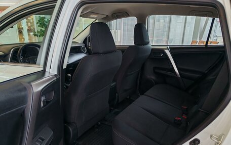 Toyota RAV4, 2018 год, 2 990 000 рублей, 18 фотография