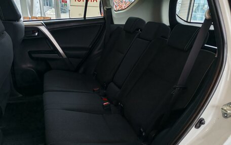 Toyota RAV4, 2018 год, 2 990 000 рублей, 19 фотография