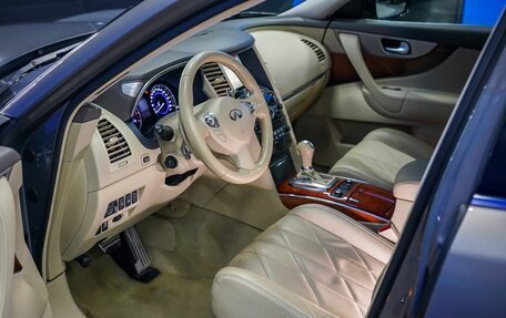 Infiniti QX70, 2016 год, 2 630 000 рублей, 11 фотография