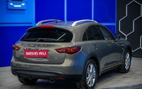 Infiniti QX70, 2016 год, 2 630 000 рублей, 7 фотография