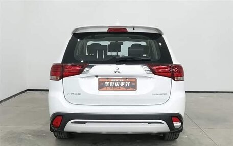 Mitsubishi Outlander III рестайлинг 3, 2021 год, 2 150 001 рублей, 4 фотография