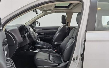 Mitsubishi Outlander III рестайлинг 3, 2021 год, 2 150 001 рублей, 5 фотография