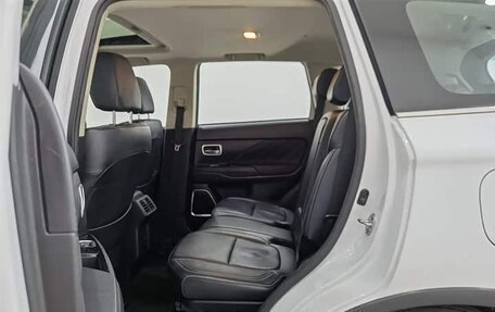 Mitsubishi Outlander III рестайлинг 3, 2021 год, 2 150 001 рублей, 16 фотография