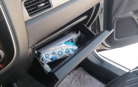 Mitsubishi Outlander III рестайлинг 3, 2012 год, 1 500 000 рублей, 10 фотография