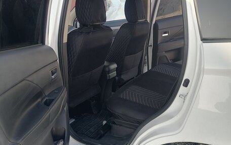 Mitsubishi Outlander III рестайлинг 3, 2012 год, 1 500 000 рублей, 12 фотография