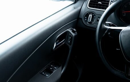 Volkswagen Polo VI (EU Market), 2017 год, 1 000 000 рублей, 21 фотография