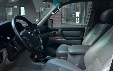 Toyota Land Cruiser 100 рестайлинг 2, 2003 год, 2 599 000 рублей, 6 фотография