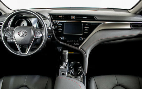 Toyota Camry, 2020 год, 3 040 000 рублей, 10 фотография