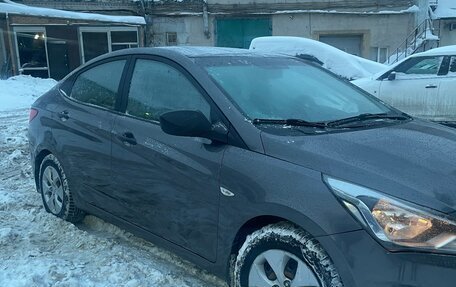 Hyundai Solaris II рестайлинг, 2015 год, 945 000 рублей, 3 фотография