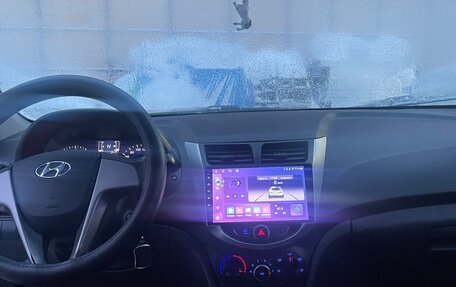 Hyundai Solaris II рестайлинг, 2015 год, 945 000 рублей, 10 фотография