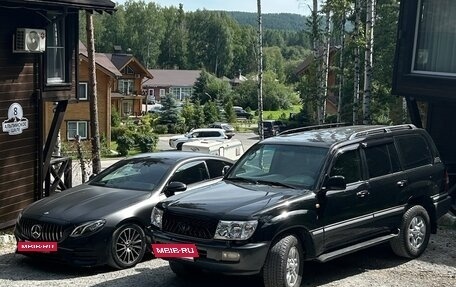 Toyota Land Cruiser 100 рестайлинг 2, 2006 год, 1 900 000 рублей, 3 фотография