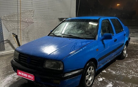 Volkswagen Vento, 1993 год, 110 000 рублей, 1 фотография
