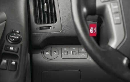 Hyundai H-1 II рестайлинг, 2015 год, 1 895 000 рублей, 13 фотография