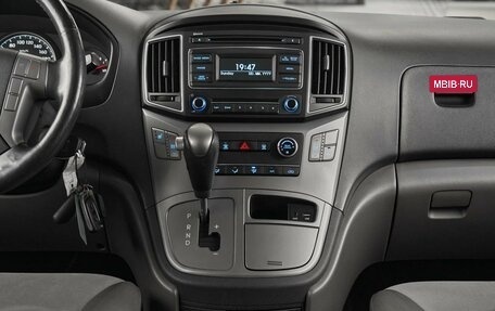 Hyundai H-1 II рестайлинг, 2015 год, 1 895 000 рублей, 15 фотография