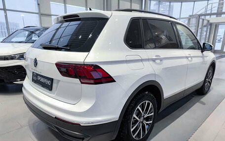 Volkswagen Tiguan II, 2021 год, 3 330 000 рублей, 6 фотография
