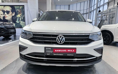 Volkswagen Tiguan II, 2021 год, 3 330 000 рублей, 2 фотография